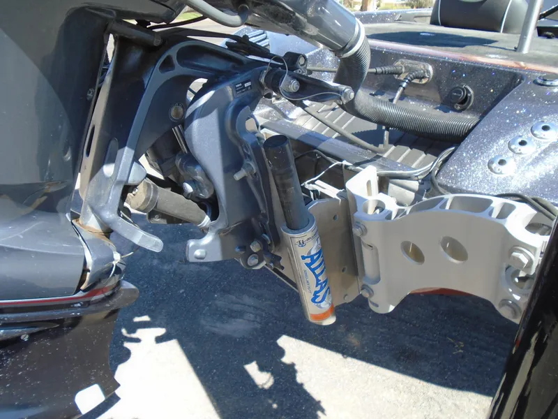 Slide: The Image of 2015 Ranger Z521 Comanche boat engine mount and components close-up. - 19