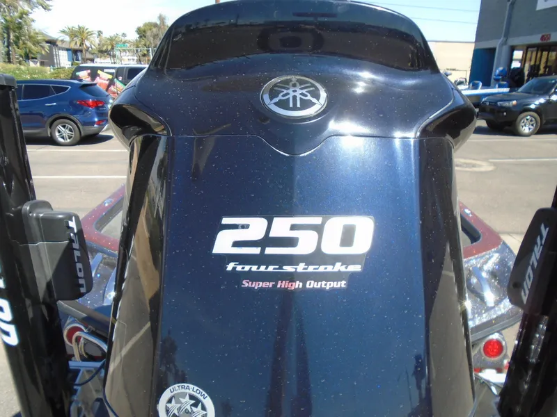 Slide: The Image of 2015 Ranger Z521 Comanche with Yamaha 250 four-stroke engine, super high output. - 6