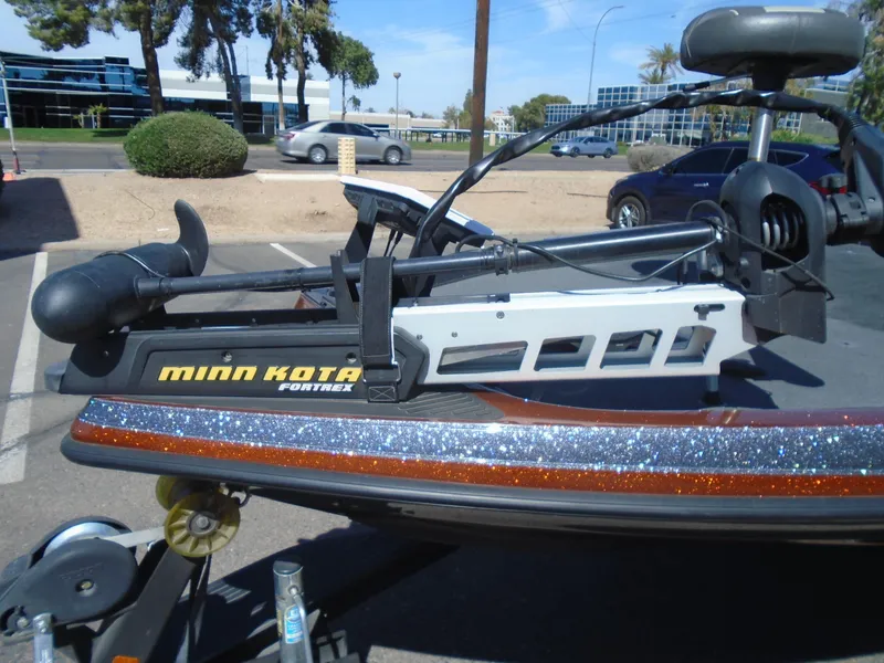 Slide: The Image of 2015 Ranger Z521 Comanche boat with Minn Kota Fortrex trolling motor in a parking lot. - 8