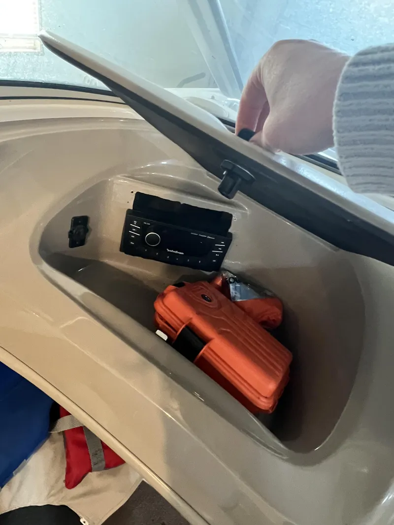 Slide: The Image of Bayliner 185 2004 - 8