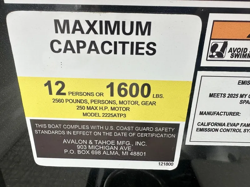 Slide: The Image of 2025 Avalon 23' Venture Quad Lounger capacity label: 12 persons or 1600 lbs, 250 HP max. - 6