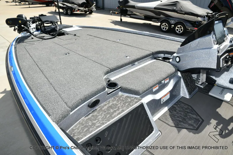 Slide: The Image of Nitro Z20 XL Garmin Pro Pack 2025 - 13