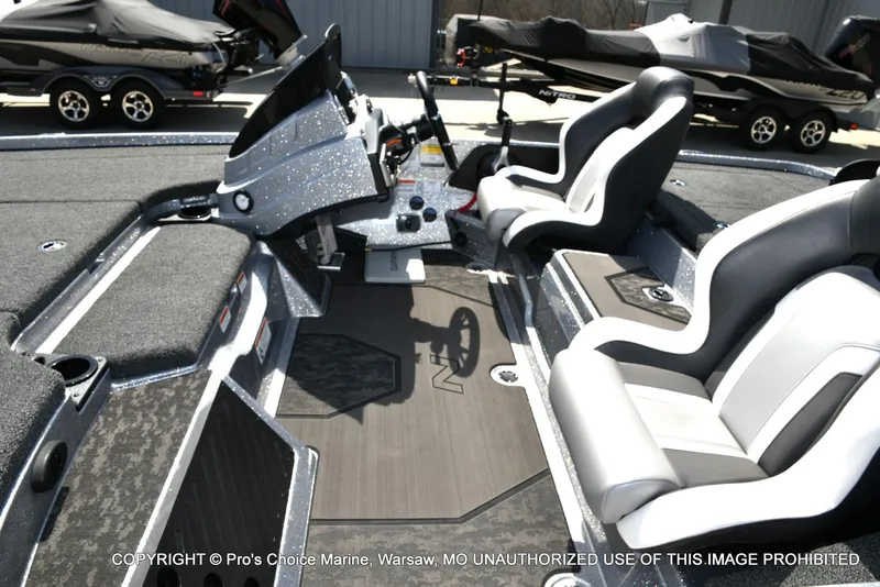 Slide: The Image of Nitro Z20 XL Garmin Pro Pack 2025 - 14