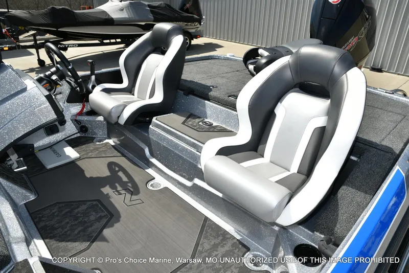 Slide: The Image of Nitro Z20 XL Garmin Pro Pack 2025 - 15