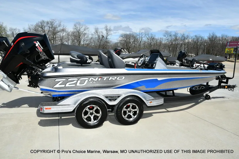 Slide: The Image of Nitro Z20 XL Garmin Pro Pack 2025 - 18