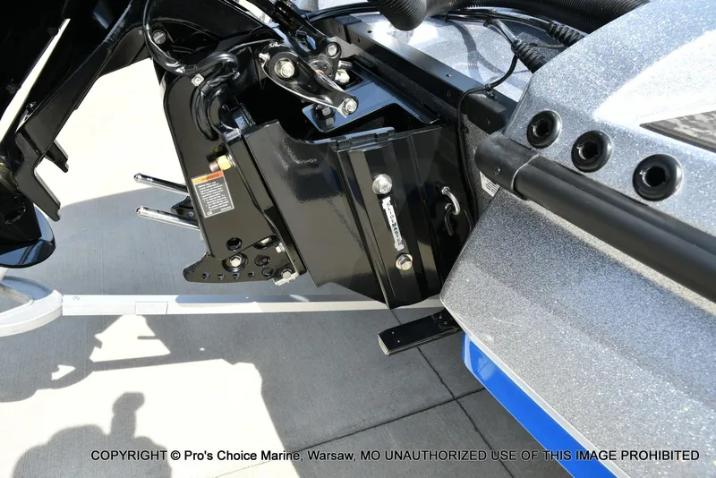 Slide: The Image of Nitro Z20 XL Garmin Pro Pack 2025 - 20