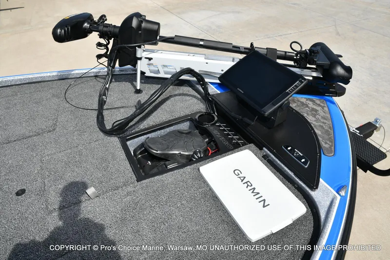 Slide: The Image of Nitro Z20 XL Garmin Pro Pack 2025 - 3