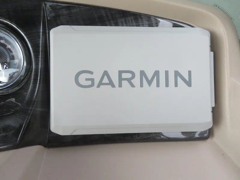 Slide: The Image of Garmin device on 2025 Avalon LSZ Quad Lounger dashboard. - 42