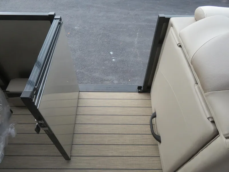 Slide: The Image of Avalon LSZ Quad Lounger 2026 - 50