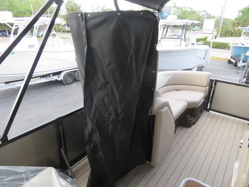 Slide: The Image of Avalon LSZ Quad Lounger 2026 - 51