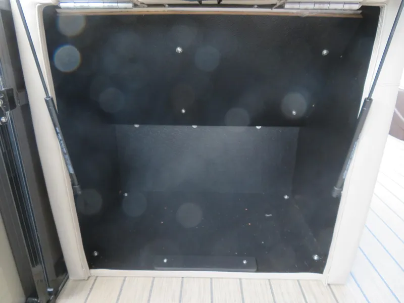 Slide: The Image of Avalon LSZ Quad Lounger 2026 - 53