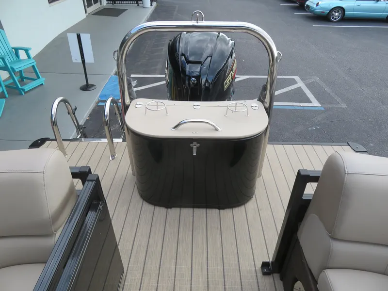 Slide: The Image of Avalon LSZ Quad Lounger 2026 - 56