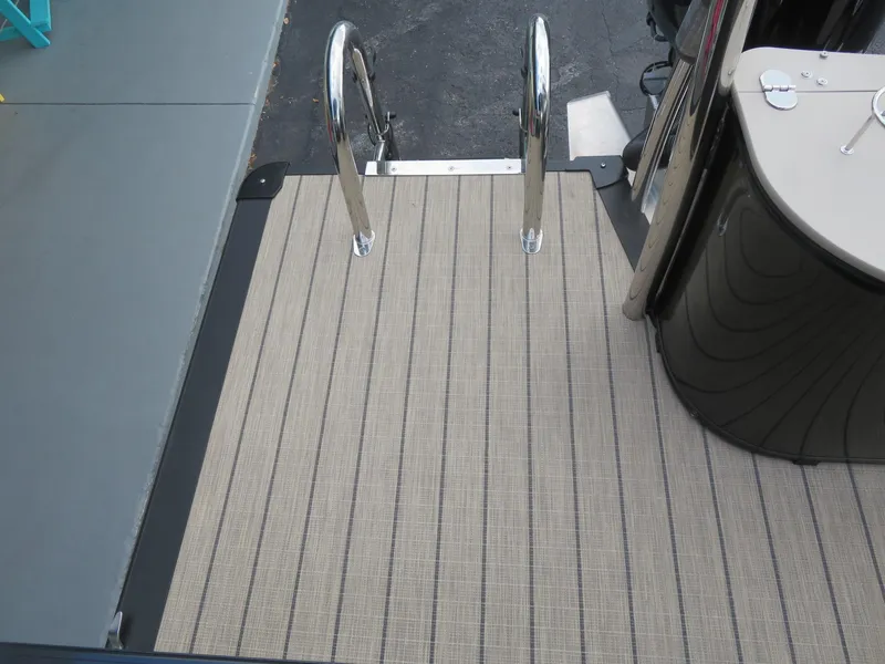 Slide: The Image of Avalon LSZ Quad Lounger 2026 - 57