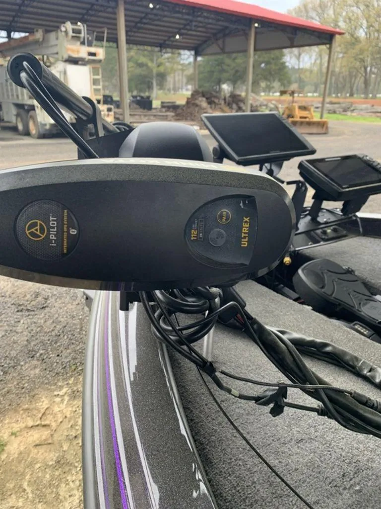 Slide: The Image of 2021 Phoenix Bass Boats 20 PHX with Minn Kota Ultrex trolling motor and i-Pilot system. - 7