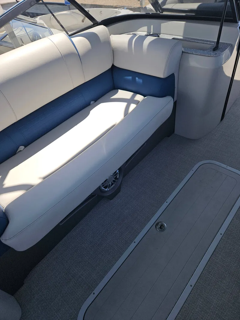 Slide: The Image of Avalon Pontoon 2022 - 4