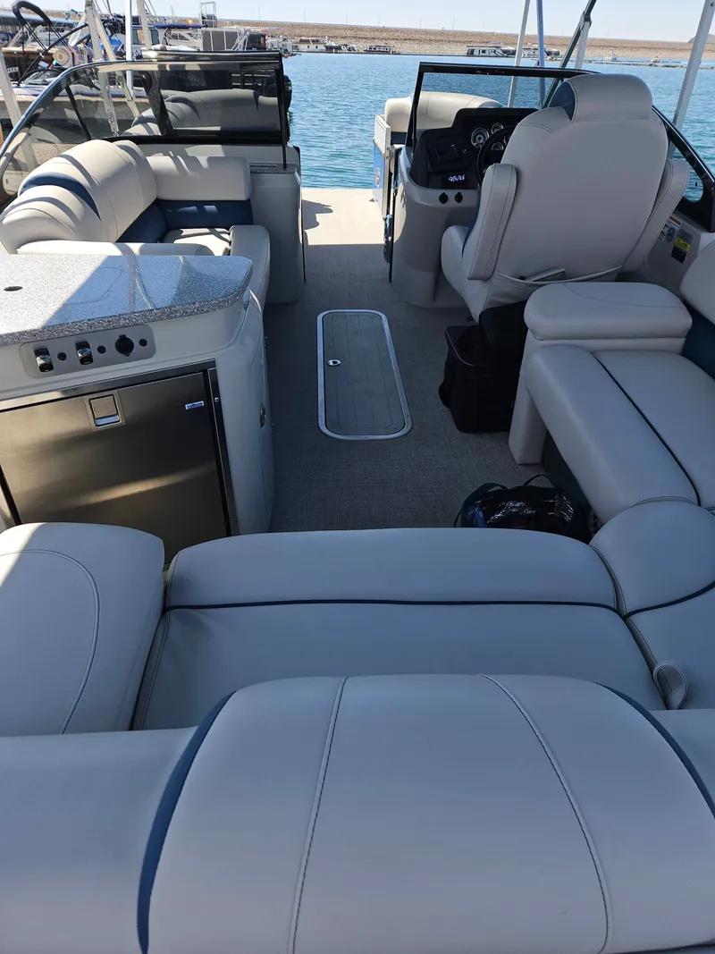 Slide: The Image of Avalon Pontoon 2022 - 5