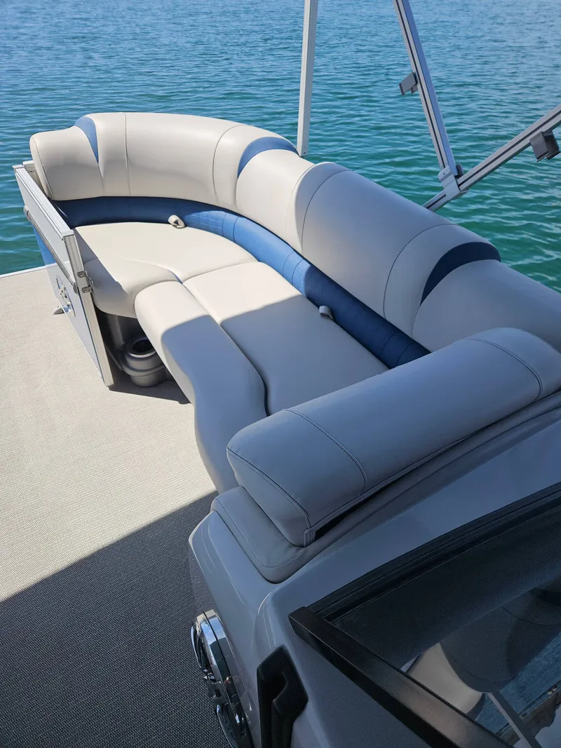 Slide: The Image of Avalon Pontoon 2022 - 6