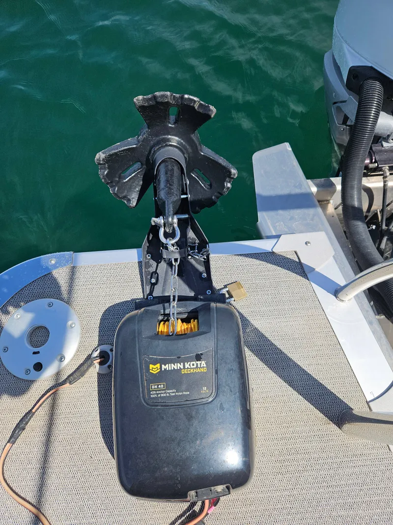 Slide: The Image of Avalon Pontoon 2022 - 8