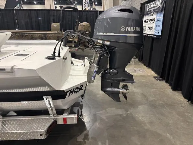 Slide: The Image of Thor LAKE HAMMER 1900 CC W/ BAYSTAR STEERING 2025 - 10