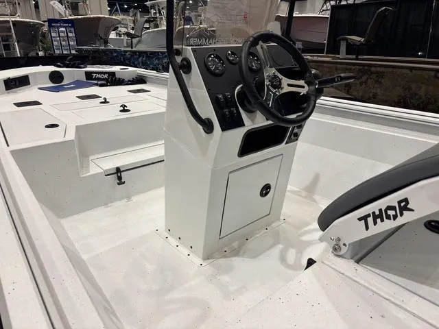 Slide: The Image of Thor LAKE HAMMER 1900 CC W/ BAYSTAR STEERING 2025 - 6