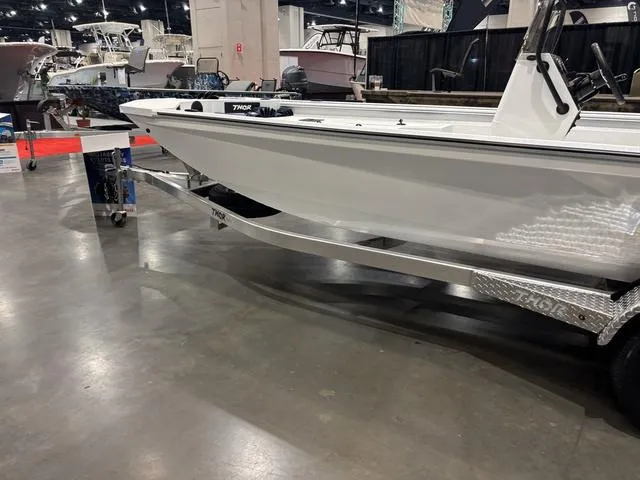 Slide: The Image of Thor LAKE HAMMER 1900 CC W/ BAYSTAR STEERING 2025 - 7