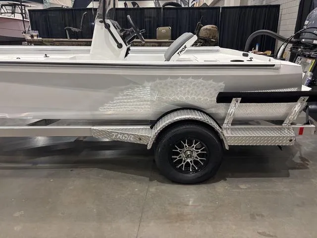 Slide: The Image of Thor LAKE HAMMER 1900 CC W/ BAYSTAR STEERING 2025 - 8