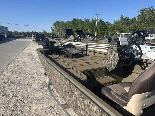 Slide: The Image of 2025 Thor LH1900 DLX Side Console boat with Baystar steering, parked outdoors. - 10