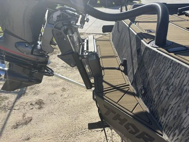 Slide: The Image of 2025 Thor LH1900 DLX boat with 115 HP engine on display. - 5