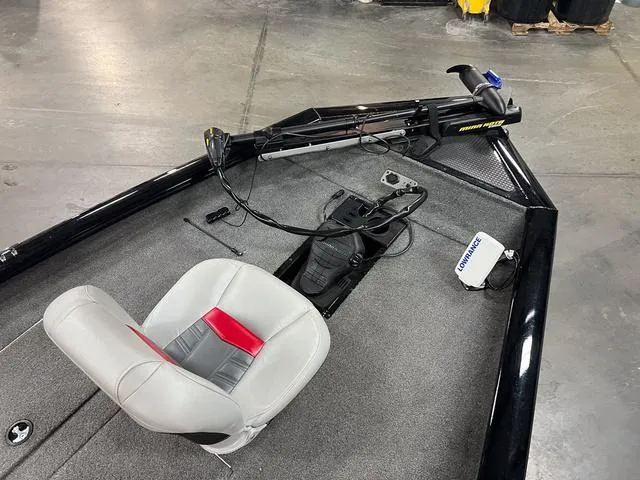 Slide: The Image of 2017 Tracker Pro Team™ 175 TXW boat interior with seat and trolling motor. - 22