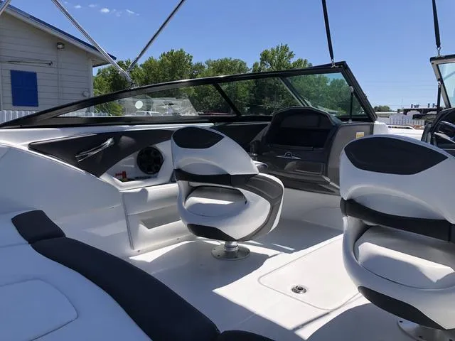 Slide: The Image of Monterey 204FSX 2016 - 13