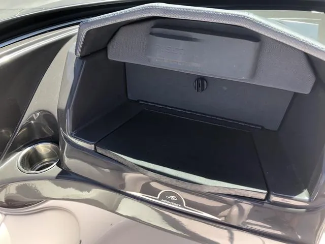 Slide: The Image of Monterey 204FSX 2016 - 18