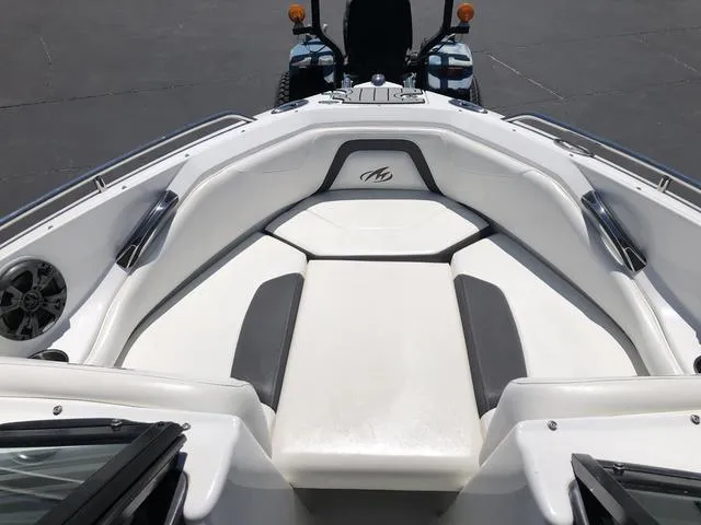 Slide: The Image of Monterey 204FSX 2016 - 19