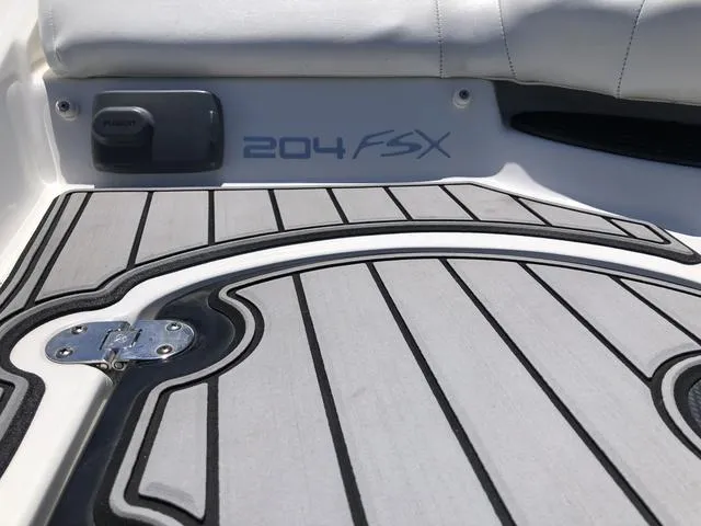 Slide: The Image of Monterey 204FSX 2016 - 8