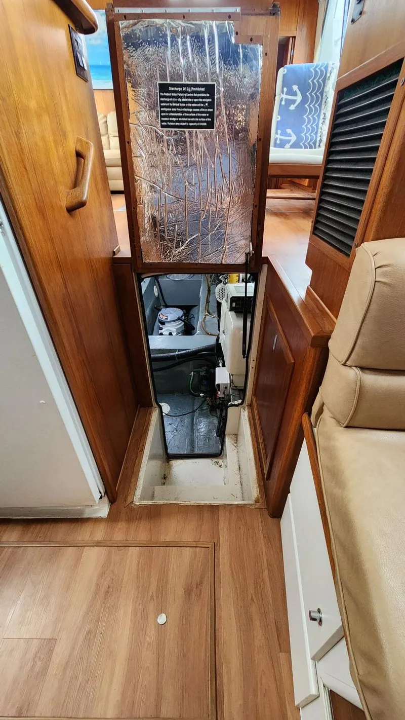 Slide: The Image of Carver 440 Aft Cabin Motor Yacht 1995 - 51