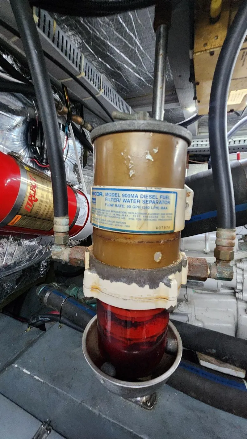 Slide: The Image of Carver 440 Aft Cabin Motor Yacht 1995 - 60