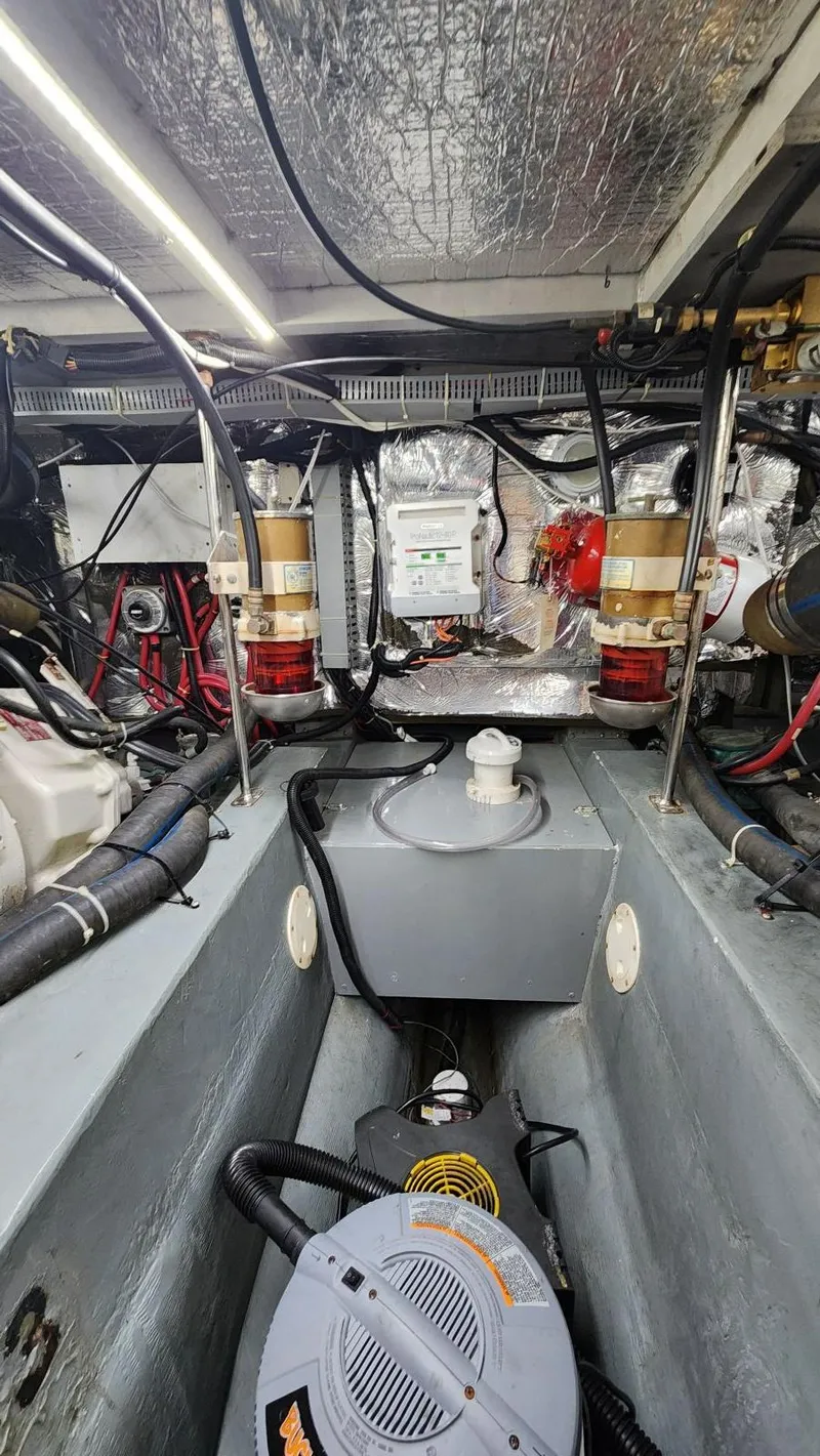 Slide: The Image of Carver 440 Aft Cabin Motor Yacht 1995 - 62