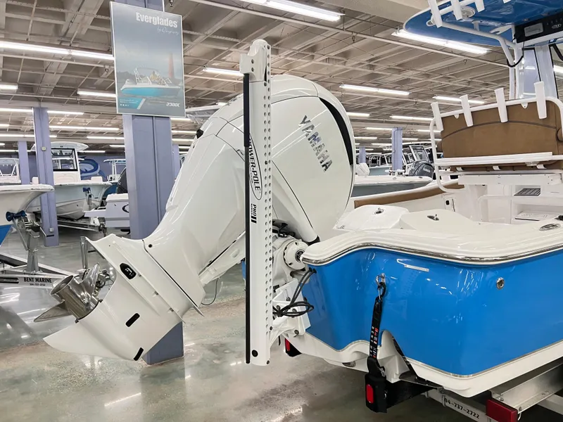 Slide: The Image of 2022 Sea Hunt BX25FS boat with Yamaha outboard motor in showroom. - 17