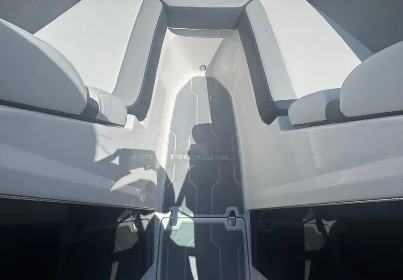 Slide: The Image of Regal 2000 ES 2025 - 23