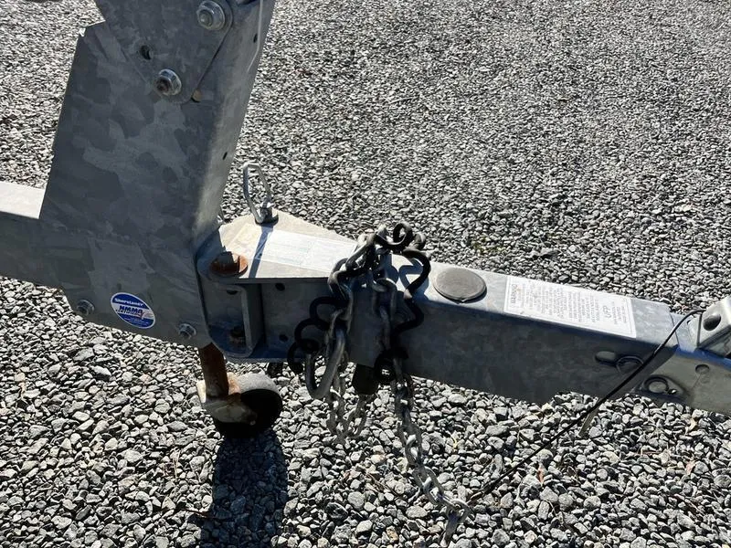 Slide: The Image of Trailer hitch of a 2021 Yamaha Boats AR195 on gravel surface. - 7