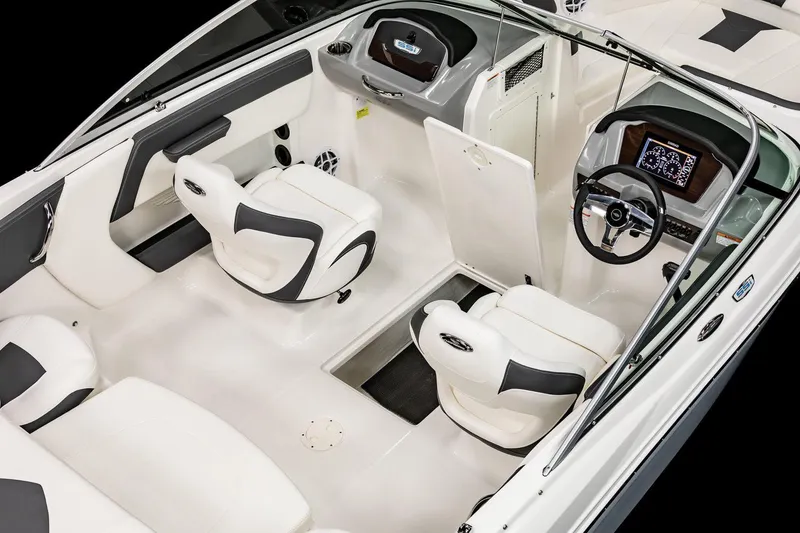 Slide: The Image of Chaparral 21 SSi Ski & Fish 2025 - 14