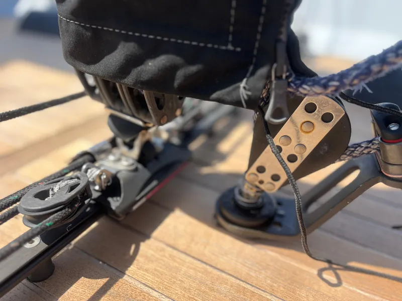 Slide: The Image of Maxi Dolphin Cross Current 33 2006 - 82