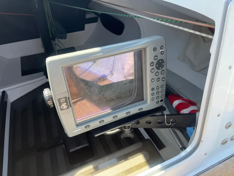 Slide: The Image of Maxi Dolphin Cross Current 33 2006 - 87