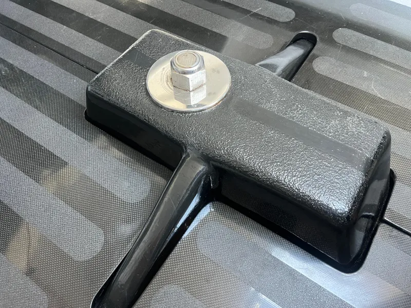 Slide: The Image of Maxi Dolphin Cross Current 33 2006 - 88