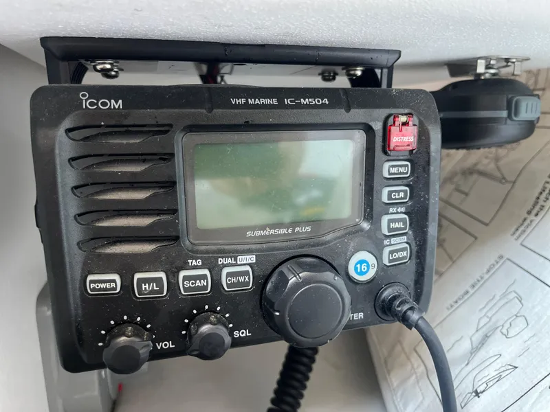 Slide: The Image of Maxi Dolphin Cross Current 33 2006 - 90