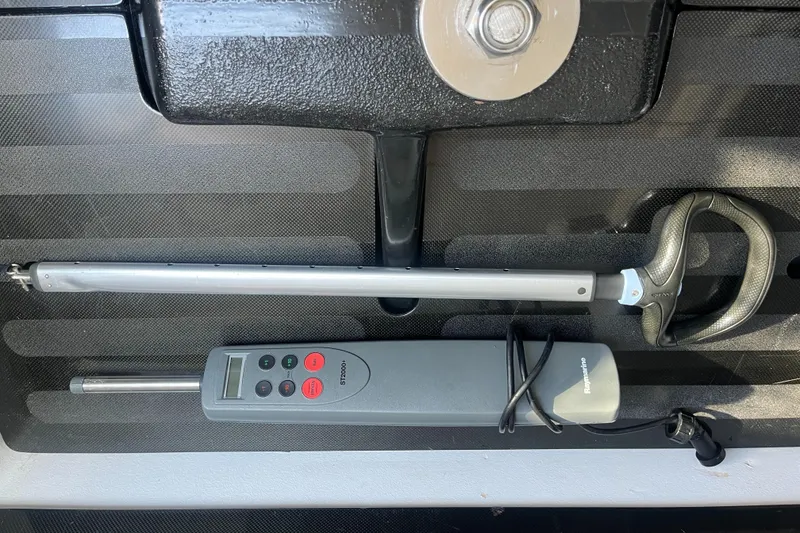 Slide: The Image of Maxi Dolphin Cross Current 33 2006 - 96