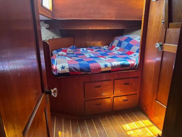 Slide: The Image of Cozy cabin interior of 1989 Custom SEA MAID with colorful quilted bedspread. - 19