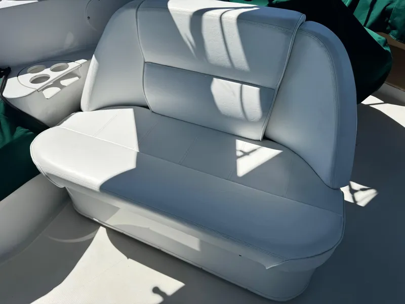 Slide: The Image of Carver 570 Voyager Pilothouse 2002 - 52