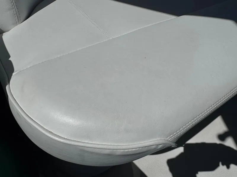 Slide: The Image of Carver 570 Voyager Pilothouse 2002 - 53