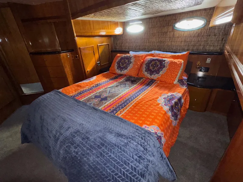 Slide: The Image of Carver 570 Voyager Pilothouse 2002 - 60