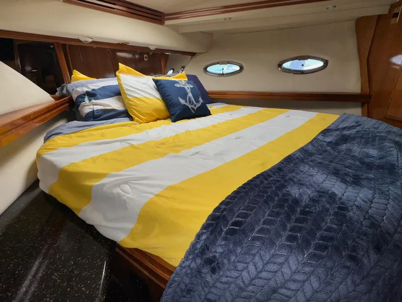 Slide: The Image of Carver 570 Voyager Pilothouse 2002 - 62